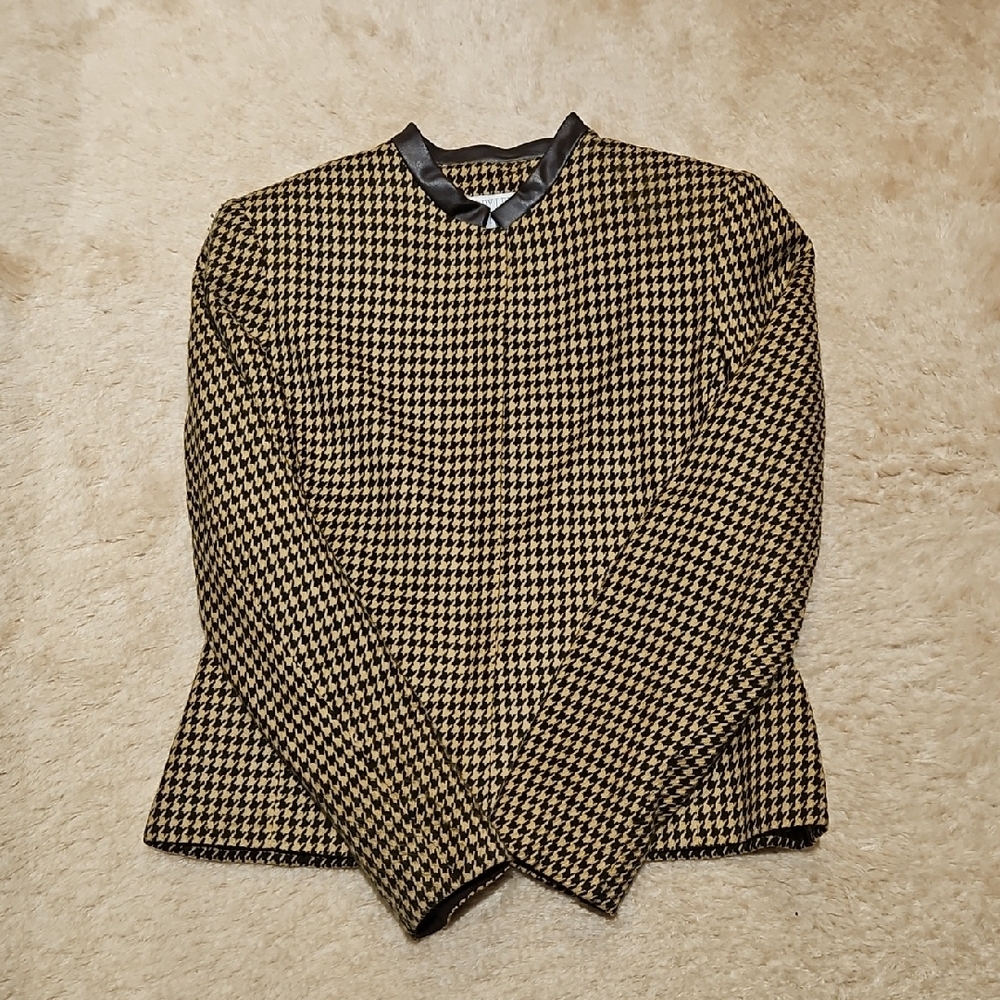Houndstooth Patterned Jacket with Black Trim - image 15